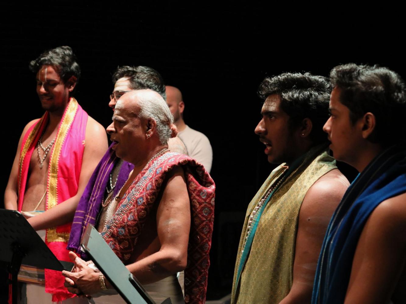 Gaṅgā - Choir of Indian Priests